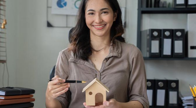 image of an out of state investor calculating hard money loan for Arizona real estate market buy